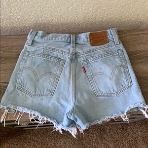 Levi’s wedgie shorts size 25